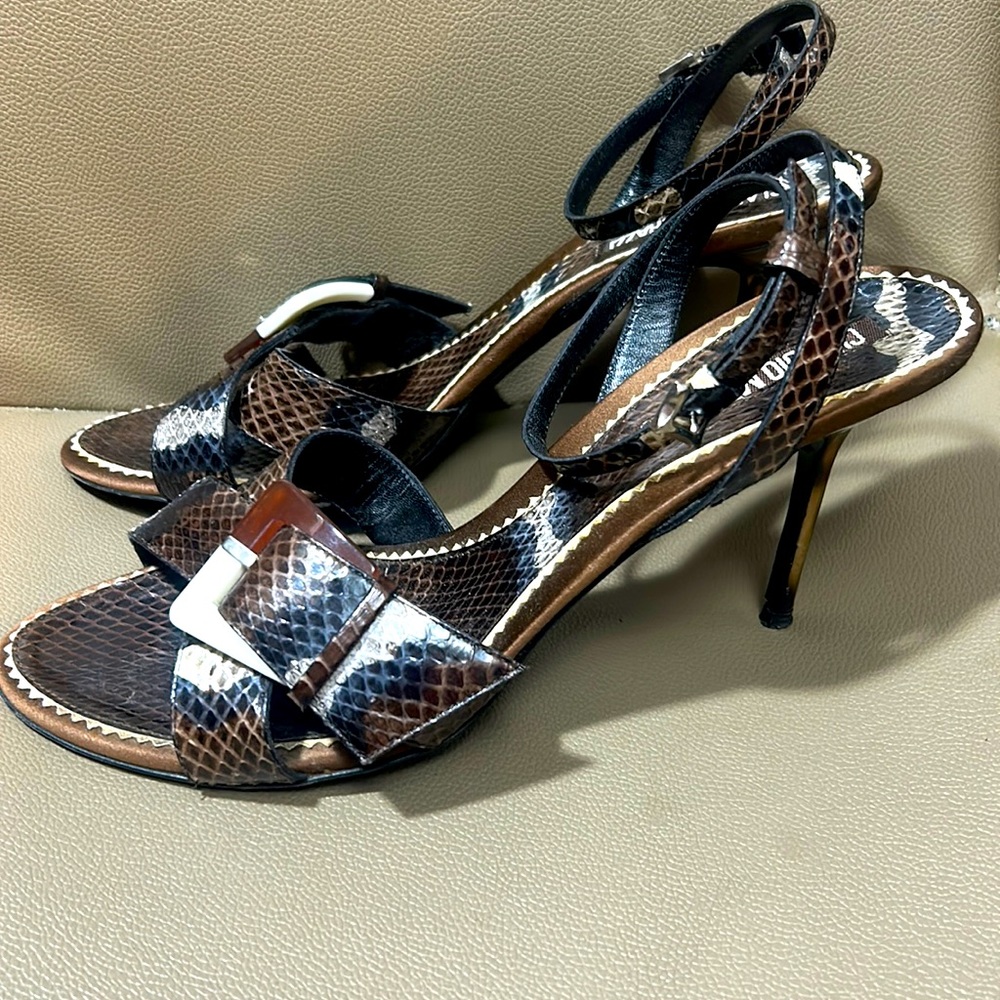 Gorgeous snakeskin leather designer heels, 39.5